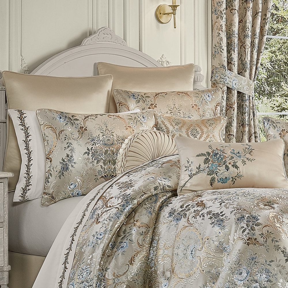 J. Queen New York Comforter Set